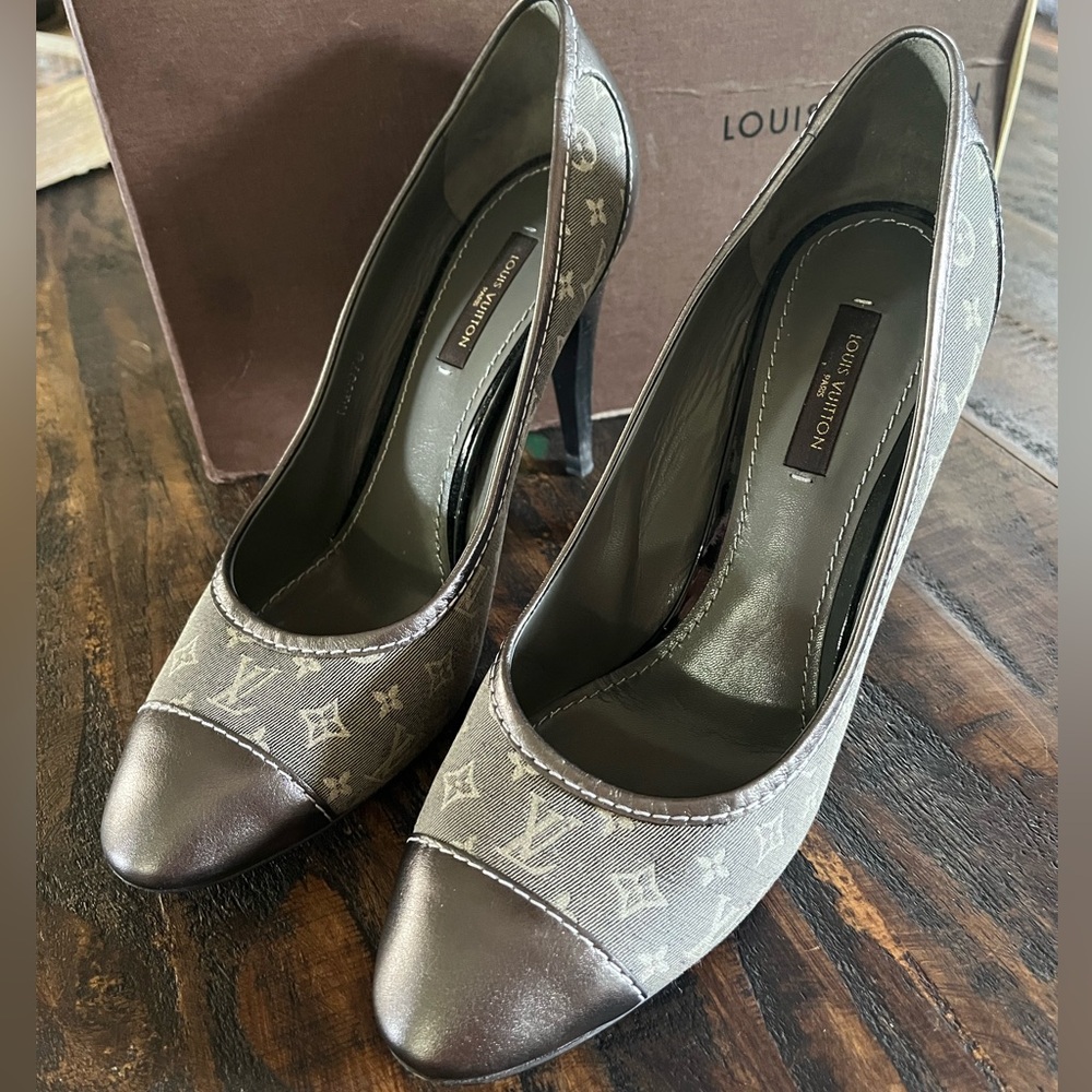 Louis Vuitton Gray and Black Heels with Monogram Design - Picture 6 of 12